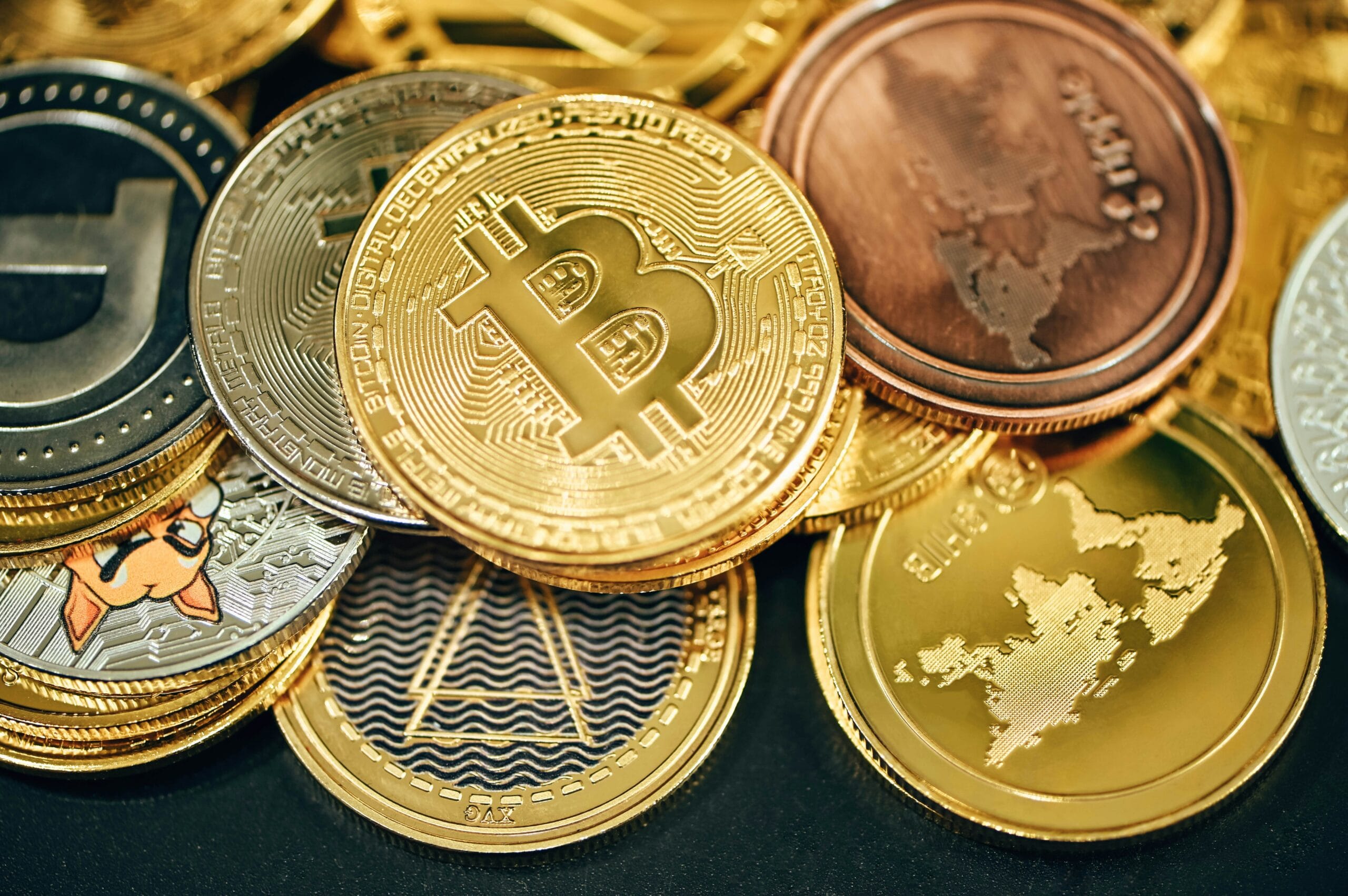“Charles Hoskinson Apoia CEO da Coinbase para Crypto-Czar na Casa Branca: Impacto na Cardano e no Futuro das Criptomoedas”