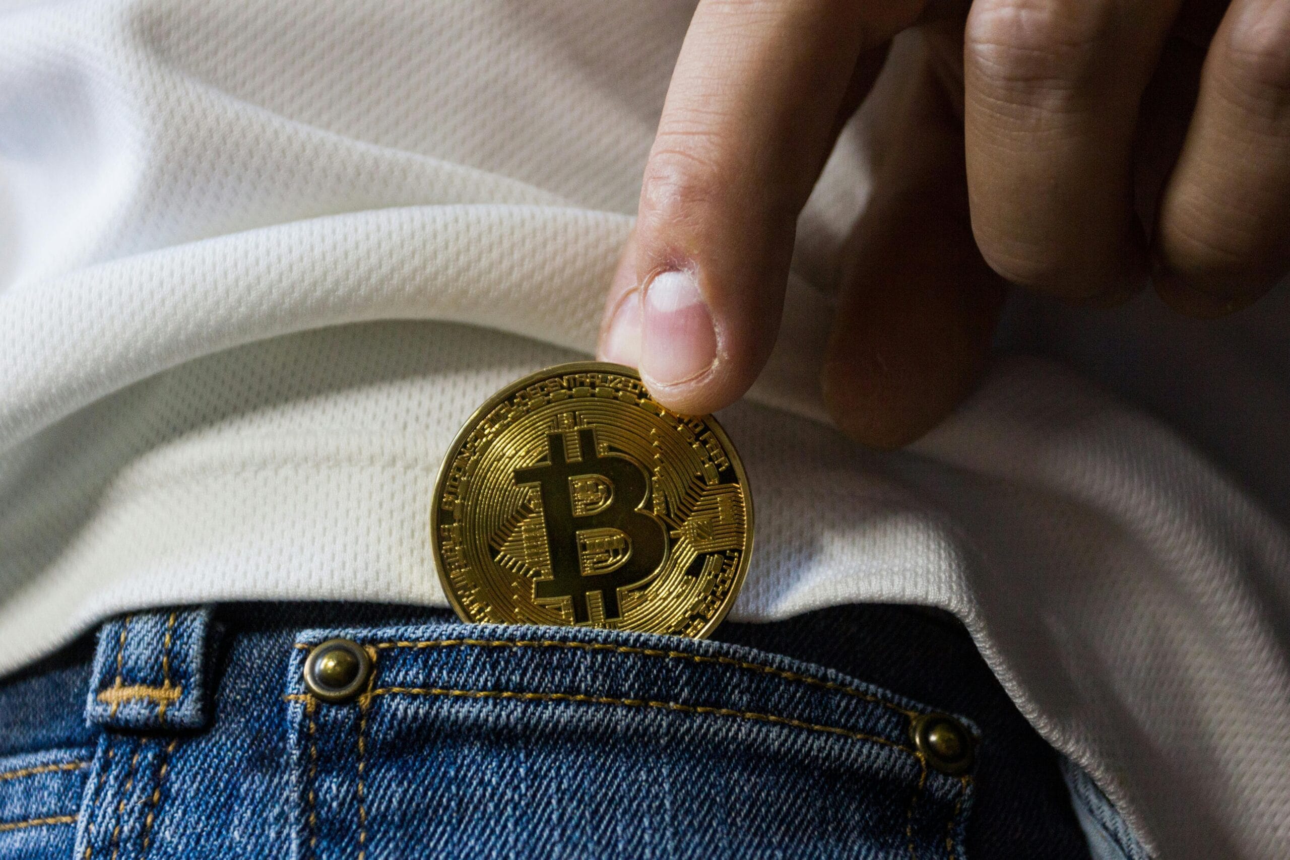 O que fez o Bitcoin hoje romper os 100 mil Dólares